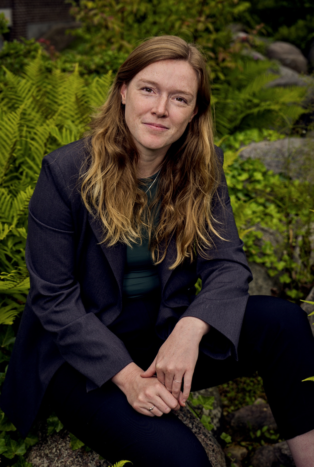 Nedskaleret Marie udendørs.png